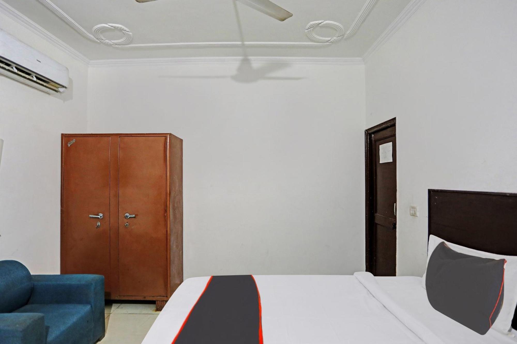 Collection O Mayank Guest House Near Iskcon Temple Noida Kalkaji Devi Luaran gambar