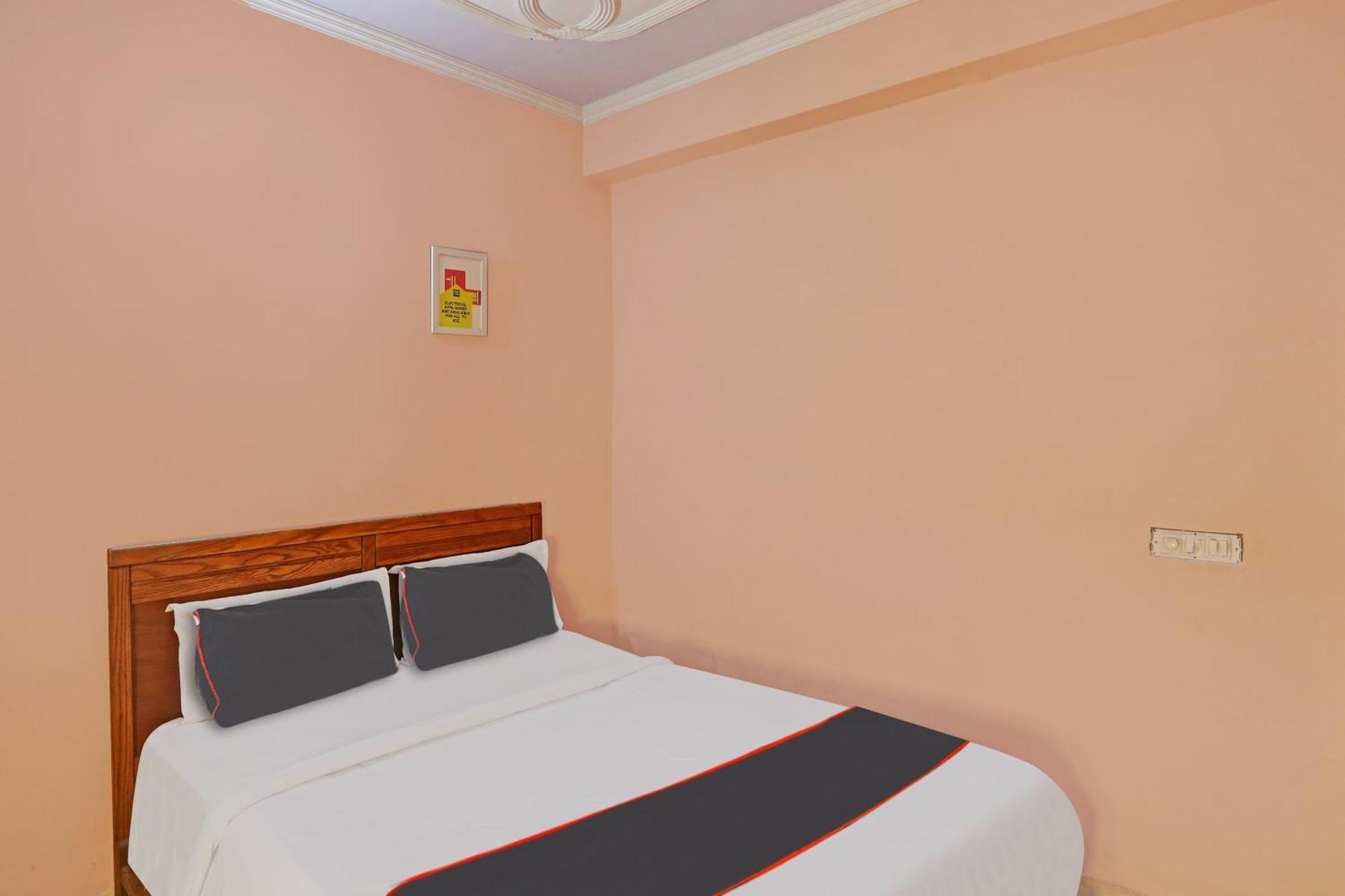 Collection O Mayank Guest House Near Iskcon Temple Noida Kalkaji Devi Luaran gambar