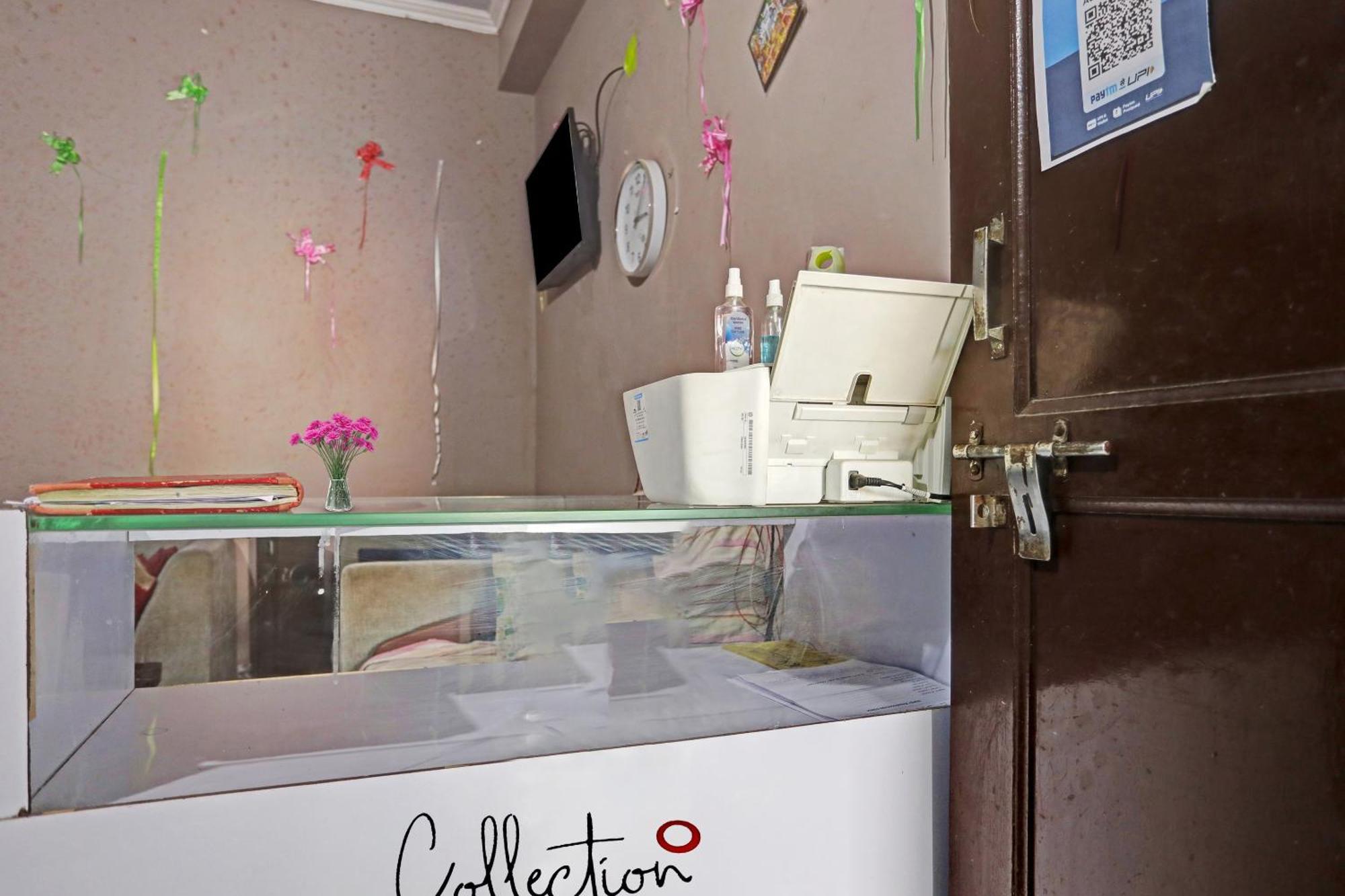 Collection O Mayank Guest House Near Iskcon Temple Noida Kalkaji Devi Luaran gambar