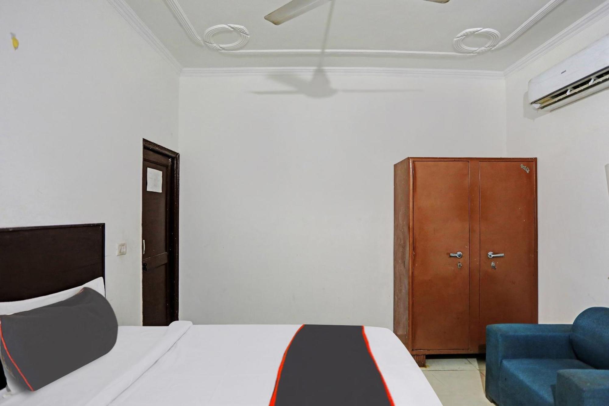 Collection O Mayank Guest House Near Iskcon Temple Noida Kalkaji Devi Luaran gambar