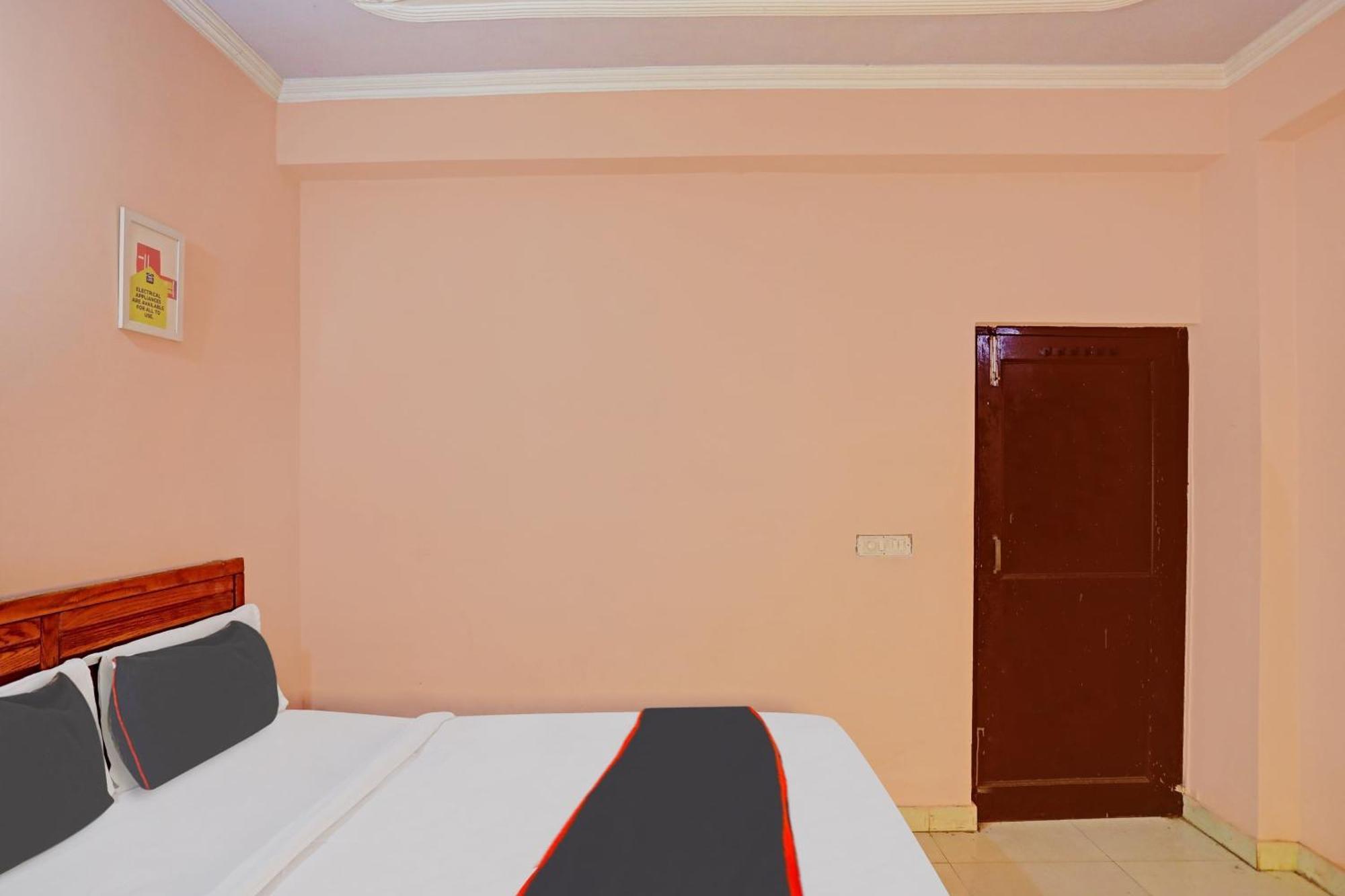 Collection O Mayank Guest House Near Iskcon Temple Noida Kalkaji Devi Luaran gambar